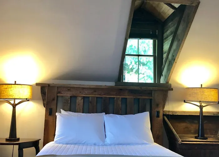 The At Felt Manor * Galena